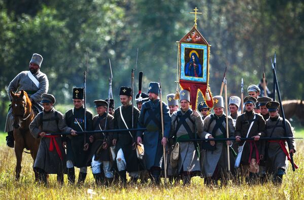 La batalla de Borodinó se reanuda cerca de Moscú - Sputnik Mundo