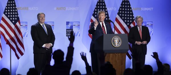 Secretario de Estado de EEUU, Mike Pompeo, el presidente de EEUU, Donald Trump, y asesor de Seguridad Nacional de la Casa Blanca, John Bolton Secretario de Estado de EEUU, Mike Pompeo, el presidente de EEUU, Donald Trump, y asesor de Seguridad Nacional de la Casa Blanca, John Bolton - Sputnik Mundo
