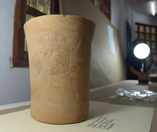 Una vasija encontrada en Palenque, México Una vasija encontrada en Palenque, México - Sputnik Mundo