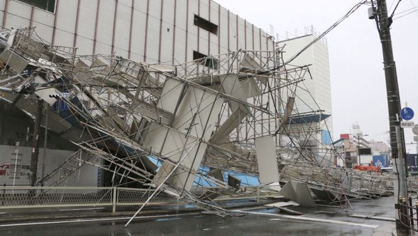 Edificio dañado por el tifón Jebi, en Japón Edificio dañado por el tifón Jebi, en Japón - Sputnik Mundo