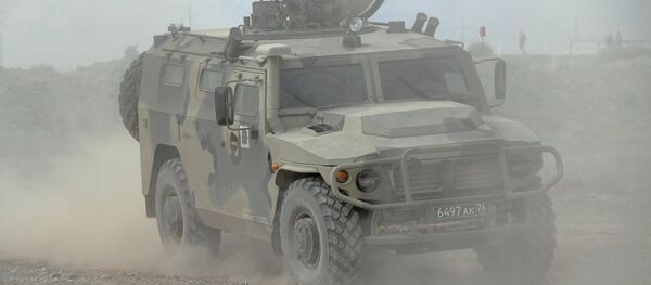 Todoterreno militar ruso Tigr (archivo) - Sputnik Mundo