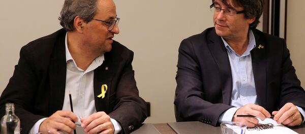 Presidente del Gobierno catalán, Quim Torra, y expresidente de Cataluña, Carles Puigdemont - Sputnik Mundo