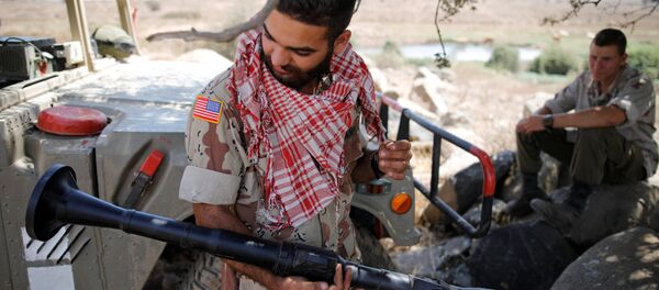 Soldado israelí actuando como un enemigo en maniobras en los Altos de Golán (archivo) - Sputnik Mundo