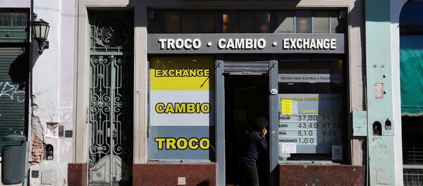 Una casa de cambio en Buenos Aires Una casa de cambio en Buenos Aires - Sputnik Mundo