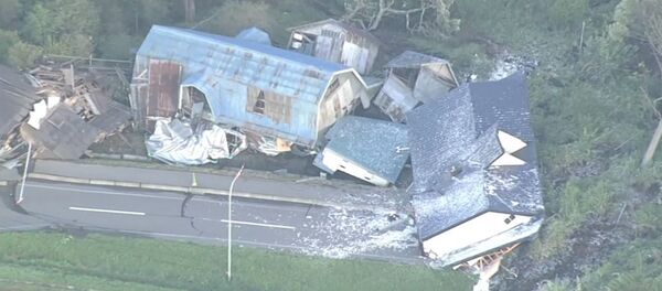 Un fuerte terremoto deja un rastro de destrucción y muerte en Japón - Sputnik Mundo