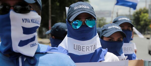 Los manifestantes en una protesta en Nicaragua - Sputnik Mundo