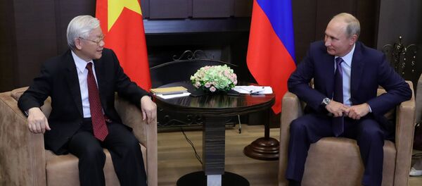 El presidente ruso, Vladímir Putin, y el secretario general del Partido Comunista de Vietnam, Nguyen Phu Trong - Sputnik Mundo