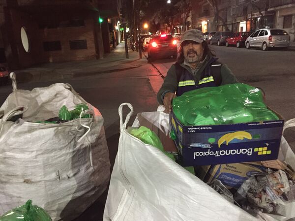 José Antonio Aguirre, asociado a la cooperativa Las Madreselvas José Antonio Aguirre, asociado a la cooperativa Las Madreselvas - Sputnik Mundo