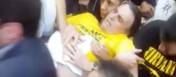 Jair Bolsonaro, candidato a la Presidencia de Brasil, tras ser herido por arma blanca durante un acto de campaña en Juiz de Fora - Sputnik Mundo