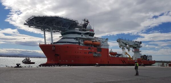 Buque noruego Beased Constructor en el puerto de Comodoro Rivadavia en Argentina Buque noruego Beased Constructor en el puerto de Comodoro Rivadavia en Argentina - Sputnik Mundo