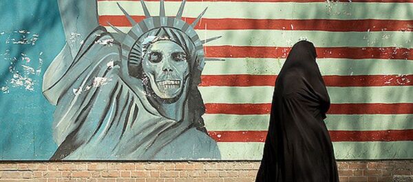 Famoso mural de la estatua de la libertad con una cara del cráneo con la bandera estadounidense de fondo, ex embajada de Estados Unidos, Teherán Famoso mural de la estatua de la libertad con una cara del cráneo con la bandera estadounidense de fondo, ex embajada de Estados Unidos, Teherán - Sputnik Mundo