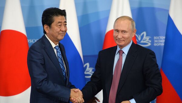 Shinzo Abe, primer ministro de Japón, y Vladímir Putin, presidente de Rusia - Sputnik Mundo