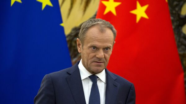 El presidente del Consejo Europeo, Donald Tusk, asiste a una conferencia de prensa conjunta con el primer ministro chino Li Keqiang y el presidente de la Comisión Europea, Jean-Claude Juncker - Sputnik Mundo