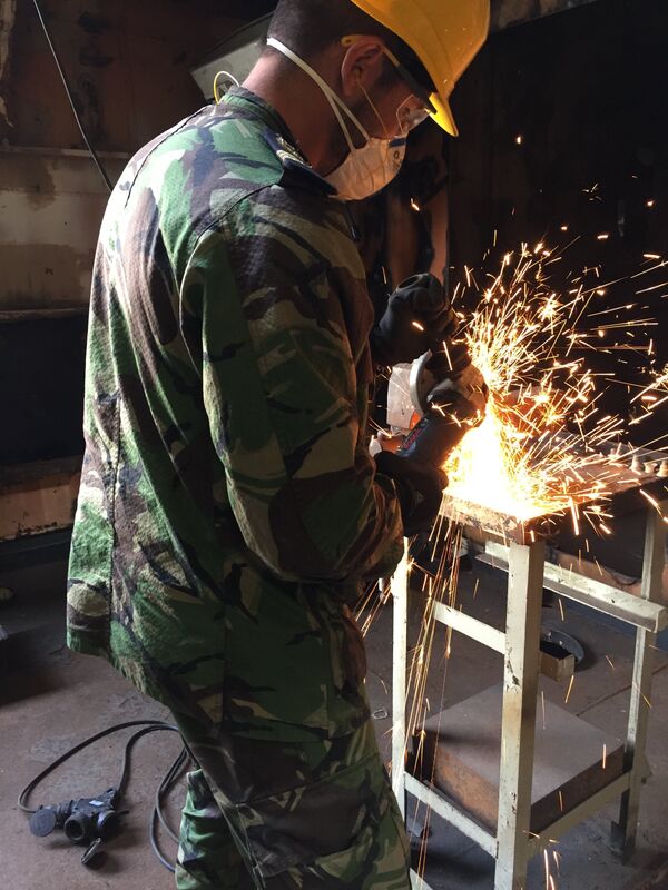 Un marinero trabaja en la corbeta - Sputnik Mundo