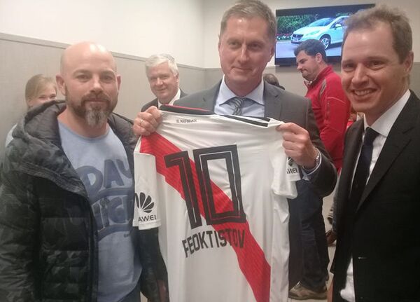 El 29 de agosto el embajador presenció el partido entre River Plate y Racing Club por la Copa Libertadores El 29 de agosto el embajador presenció el partido entre River Plate y Racing Club por la Copa Libertadores - Sputnik Mundo