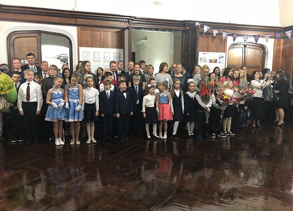 El 3 de septiembre en la Escuela de la Embajada de Rusia en Argentina se realizó un evento solemne con motivo del inicio del año escolar, a donde asistió el embajador El 3 de septiembre en la Escuela de la Embajada de Rusia en Argentina se realizó un evento solemne con motivo del inicio del año escolar, a donde asistió el embajador - Sputnik Mundo