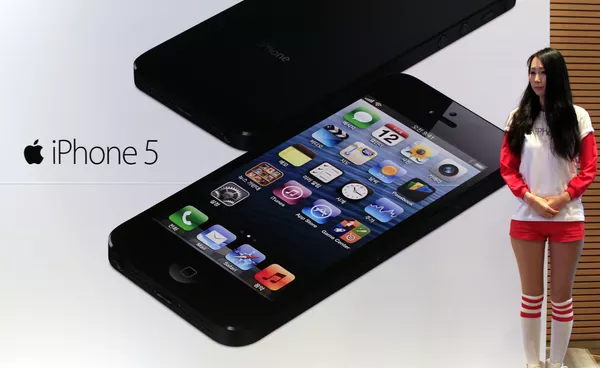 Un póster de iPhone 5 de Apple en una tienda de teléfonos móviles en Seúl, Corea del Sur, en diciembre de 2012. Un póster de iPhone 5 de Apple en una tienda de teléfonos móviles en Seúl, Corea del Sur, en diciembre de 2012. - Sputnik Mundo