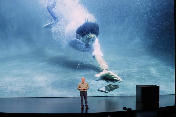 Igual, pero diferente: así son los nuevos iPhone - Sputnik Mundo