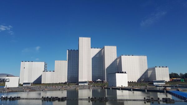 Estructura construida en el Canal Grebnoy —río Moscova— especialmente para el Festival Internacional Círculo de Luz de Moscú 2018 Estructura construida en el Canal Grebnoy —río Moscova— especialmente para el Festival Internacional Círculo de Luz de Moscú 2018 - Sputnik Mundo