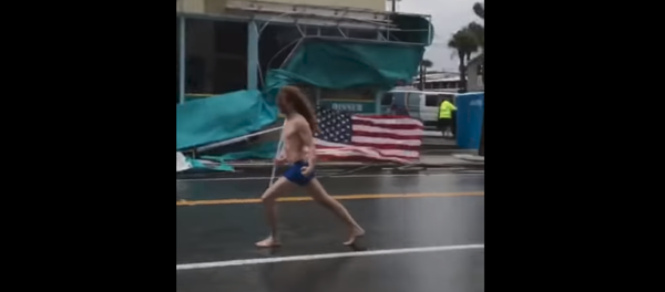 El 'metalero del huracán' vuelve a atacar durante Florence - Sputnik Mundo