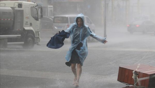 Las consecuencias del supertifón Mangkhut en la ciudad china de Shenzhen - Sputnik Mundo