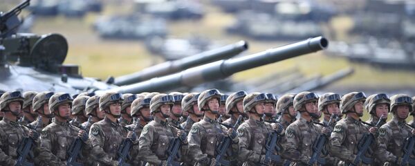 Militares chinos durante las maniobras Vostok 2018 que se celebran en Rusia - Sputnik Mundo