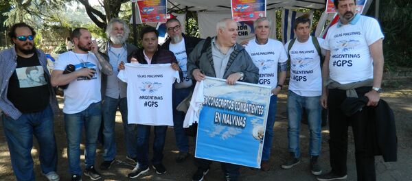Excombatientes de Malvinas protestan contra puesto de las 'Falklands' en La Rural del Prado, Uruguay Excombatientes de Malvinas protestan contra puesto de las 'Falklands' en La Rural del Prado, Uruguay - Sputnik Mundo