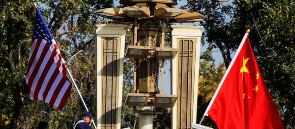 Banderas de EEUU y China (archivo) - Sputnik Mundo
