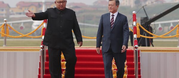 El líder de Corea del Norte, Kim Jong-un, y el presidente de Corea del Sur, Moon Jae-in - Sputnik Mundo