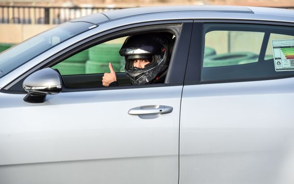 Rana Mimuni, mujer piloto saudí - Sputnik Mundo