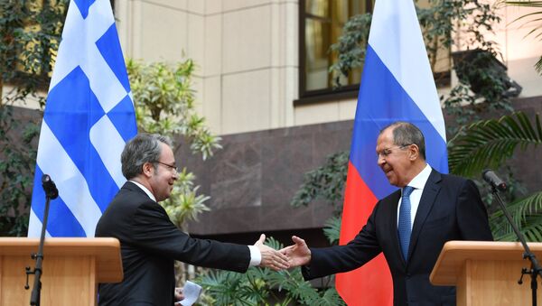 El embajador griego en Moscú, Andreas Fryganas y el canciller ruso Serguéi Lavrov El embajador griego en Moscú, Andreas Fryganas y el canciller ruso Serguéi Lavrov - Sputnik Mundo
