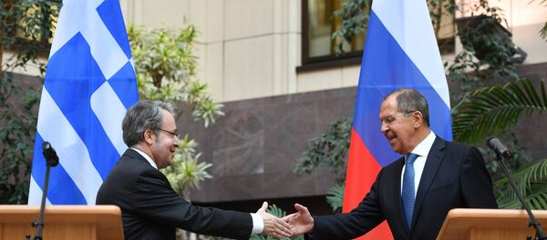 El embajador griego en Moscú, Andreas Fryganas y el canciller ruso Serguéi Lavrov - Sputnik Mundo