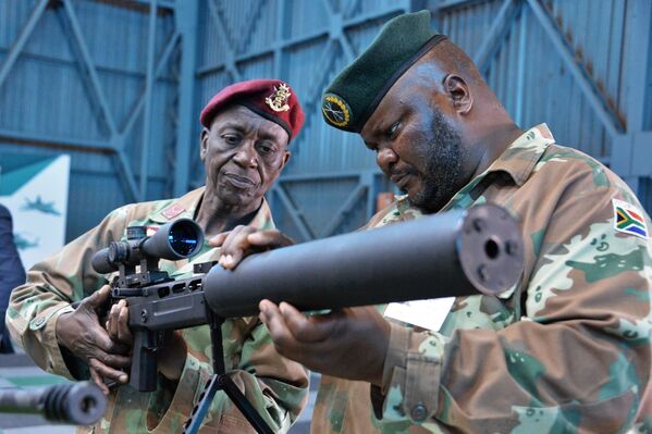 La feria internacional de armamento y material bélico Africa Aerospace & Defence - Sputnik Mundo
