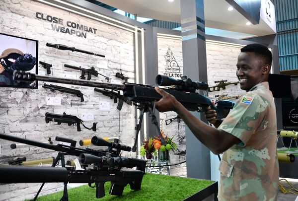 La feria internacional de armamento y material bélico Africa Aerospace & Defence - Sputnik Mundo