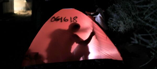 Un migrante en Grecia - Sputnik Mundo