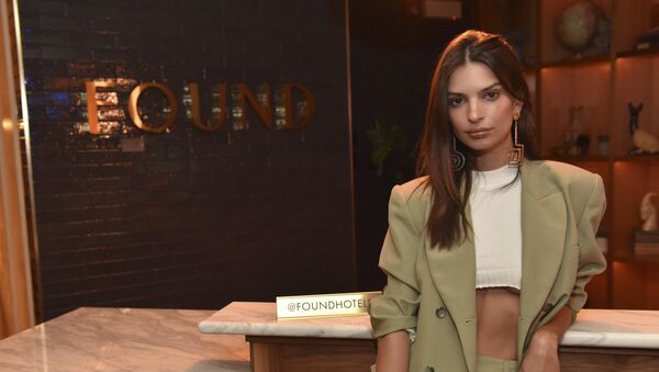 Emily Ratajkowski - Sputnik Mundo