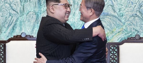 Líder de Corea del Norte, Kim Jong-un, y presidente de Corea del Sur, Moon Jae-in - Sputnik Mundo