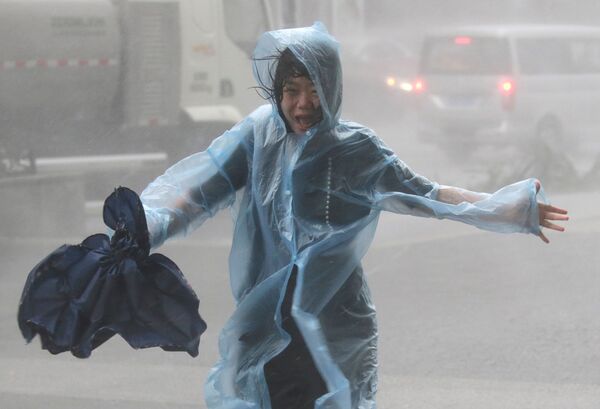 El devastador poderío del supertifón Mangkhut en China. - Sputnik Mundo