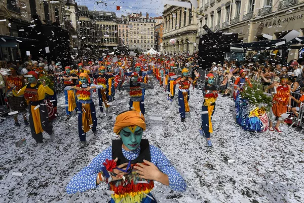 Un desfile para celebrar la Biennale de la danza en Lyon (Francia). Un desfile para celebrar la Biennale de la danza en Lyon (Francia). - Sputnik Mundo