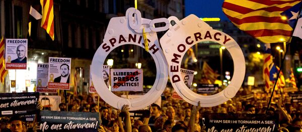 Los manifestantes independentistas en Barcelona, España Los manifestantes independentistas en Barcelona, España - Sputnik Mundo