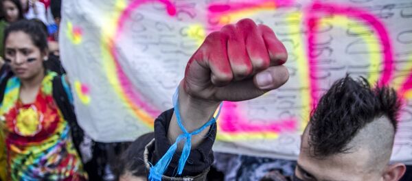 Estudiante del IPN en el Zócalo durante la Marcha del Silencio 2018 en la Ciudad de México. - Sputnik Mundo
