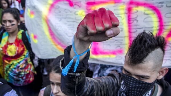 Estudiante del IPN en el Zócalo durante la Marcha del Silencio 2018 en la Ciudad de México. - Sputnik Mundo