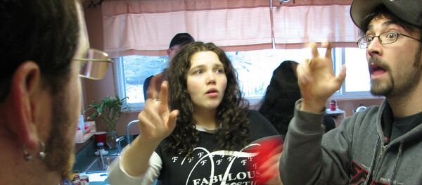 Personas hablando lengua de señas estadounidense - Sputnik Mundo