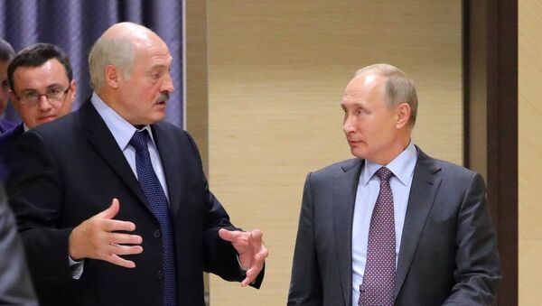 El presidente de Bielorrusia, Alexandr Lukashenko, y el presidente de Rusia, Vladímir Putin - Sputnik Mundo