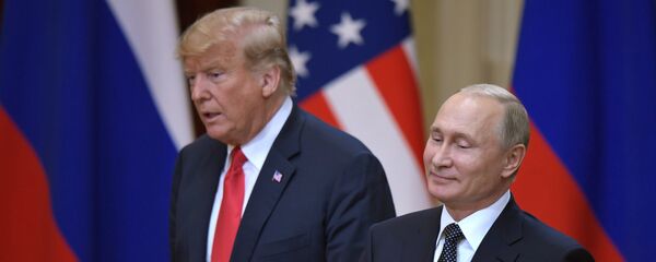 El encuentro de Vladímir Putin, presidente de Rusia, y Donald Trump, presidente de EEUU, en Helsinki (archivo) El encuentro de Vladímir Putin, presidente de Rusia, y Donald Trump, presidente de EEUU, en Helsinki (archivo) - Sputnik Mundo