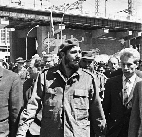 Fidel Castro durante su visita a la URSS en 1963 - Sputnik Mundo