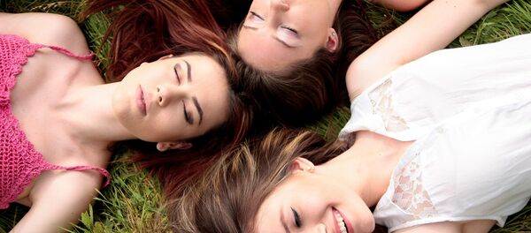 Tres mujeres juntas - Sputnik Mundo