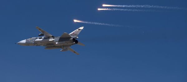 Su-24 ruso durante las maniobras - Sputnik Mundo