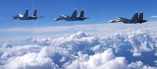 Cazas rusos aniquilan al 'enemigo' en las costas de Crimea - Sputnik Mundo