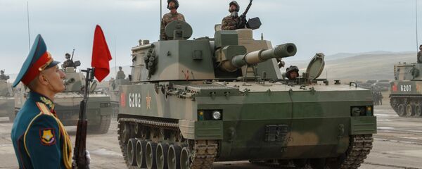 Militares chinos durante las maniobras Vostok 2018 que se celebraron en Rusia - Sputnik Mundo